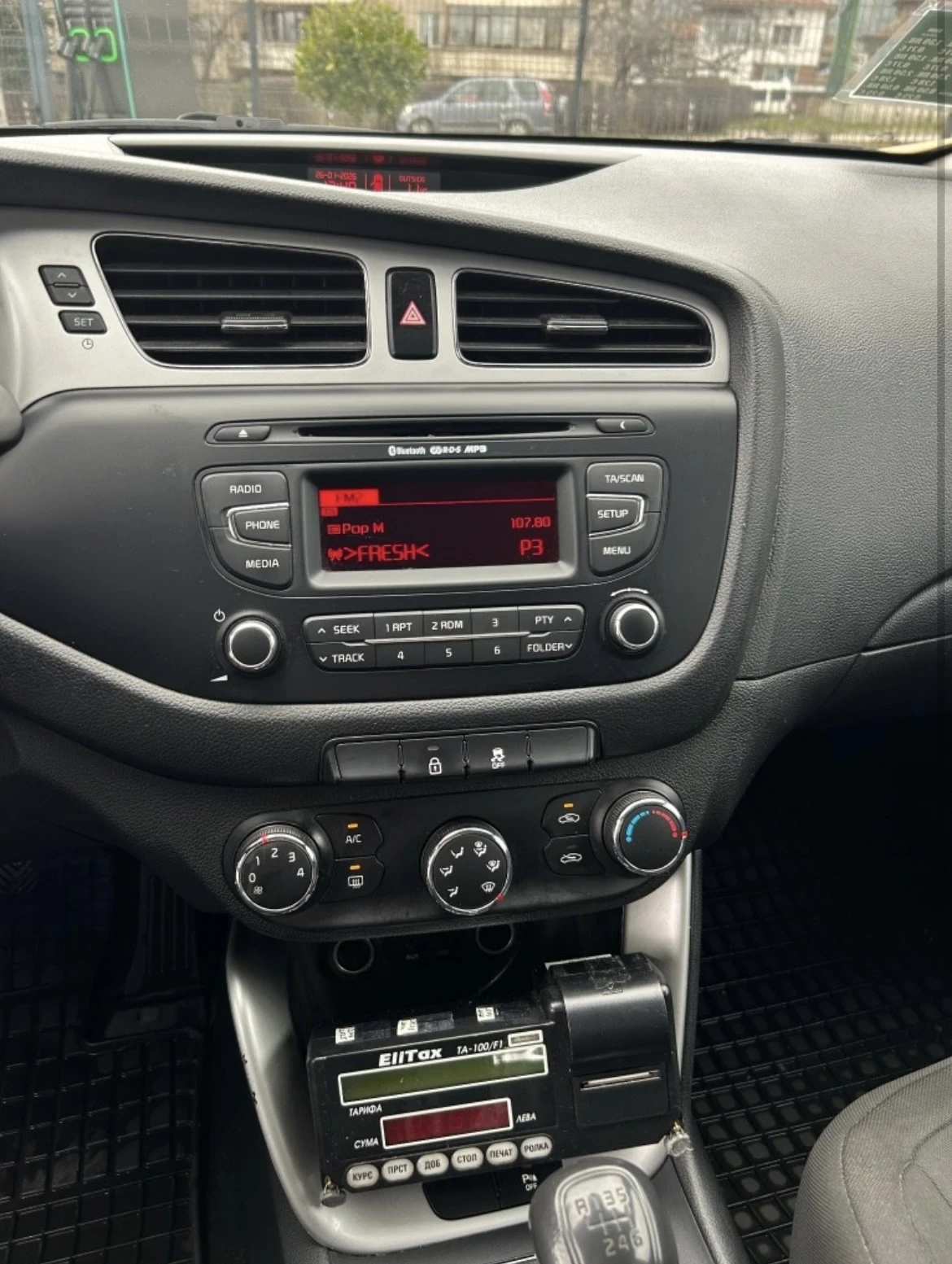Kia Ceed 1.4, снимка 9 - Автомобили и джипове - 54127634