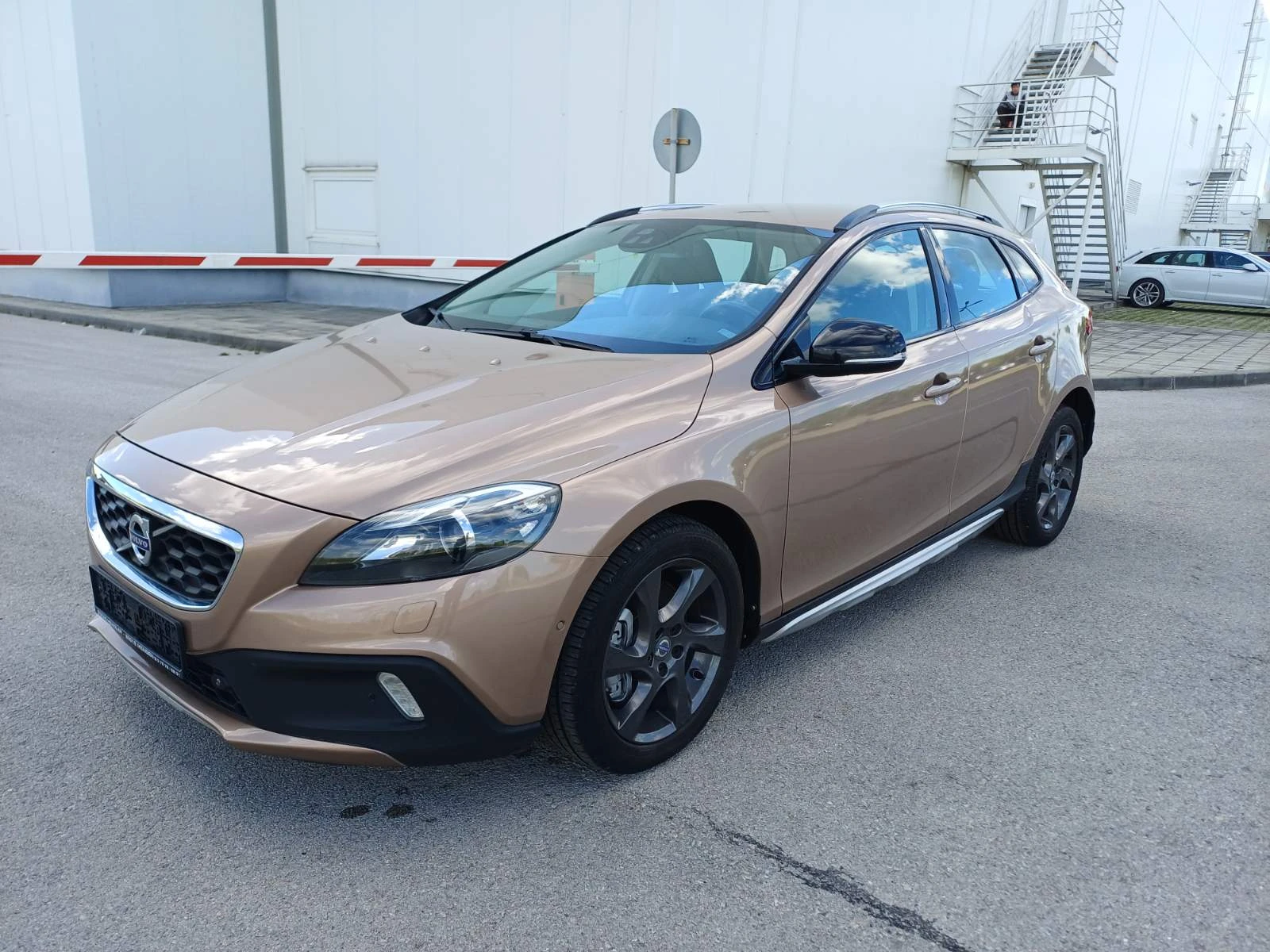 Volvo V40 Cross Country 2.0 Diesel 150k.s. 5-��������� | Mobile.bg � ����������� 1