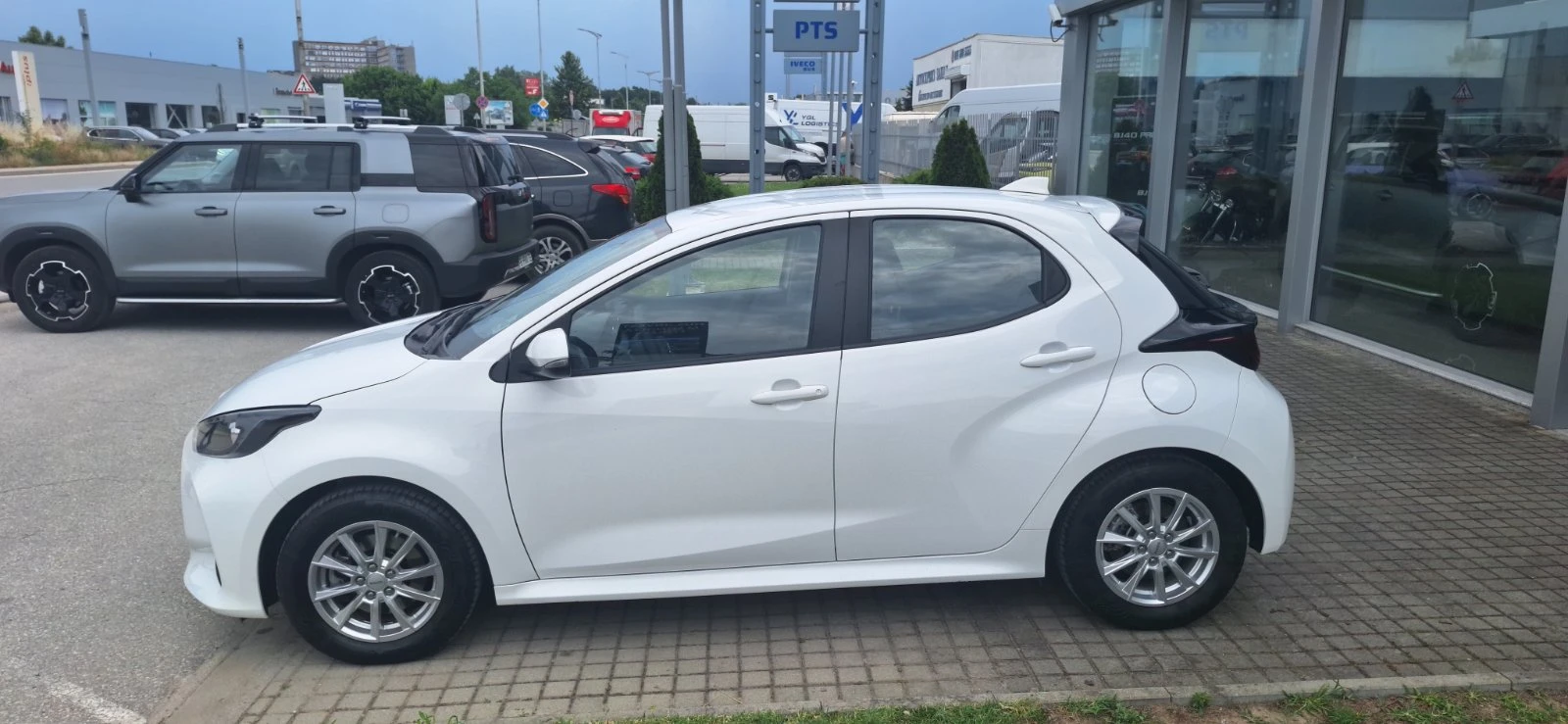 Toyota Yaris HEV, снимка 6 - Автомобили и джипове - 54944191