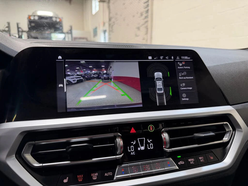 BMW 330 i* XDRIVE* MSPORT* HEAD-UP* AMBIENT* ПОДГРЕВ* CAM, снимка 11 - Автомобили и джипове - 54999992