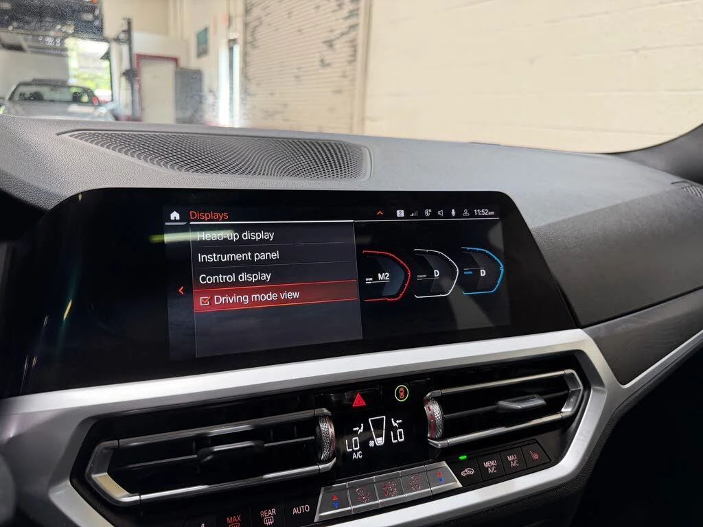 BMW 330 i* XDRIVE* MSPORT* HEAD-UP* AMBIENT* ПОДГРЕВ* CAM, снимка 12 - Автомобили и джипове - 54999992