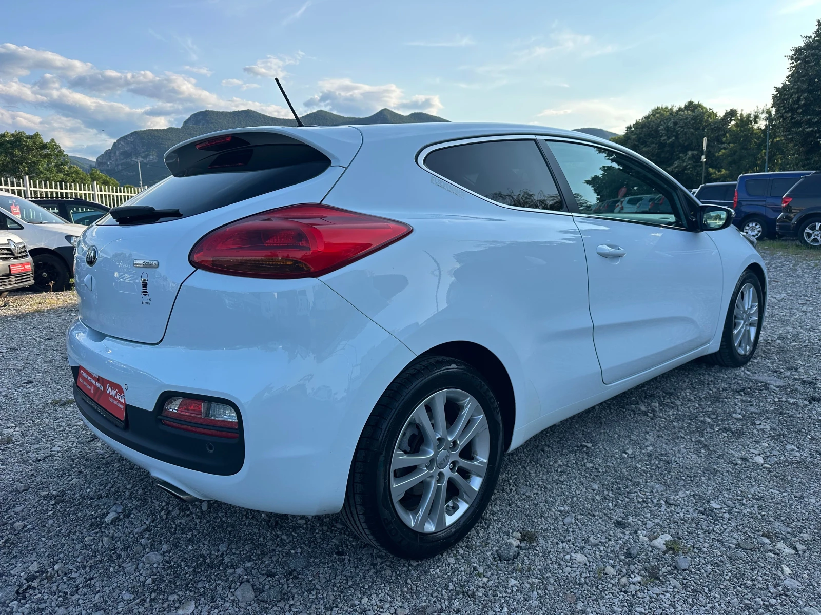 Kia Pro ceed 1.6CRDI 110kc FACE, снимка 3 - Автомобили и джипове - 55183437