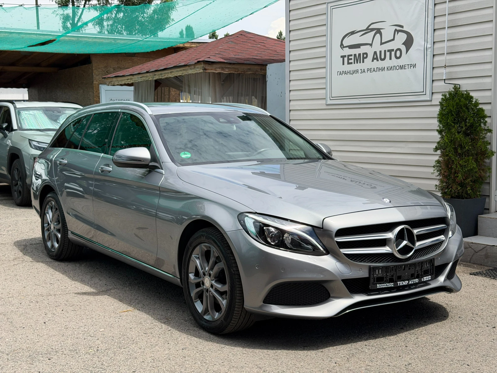 Mercedes-Benz C 220 D* СЕРВИЗНА КНИЖКА С ПЪЛНА ИСТОРИЯ В МЕРЦЕДЕС, снимка 3 - Автомобили и джипове - 55205607