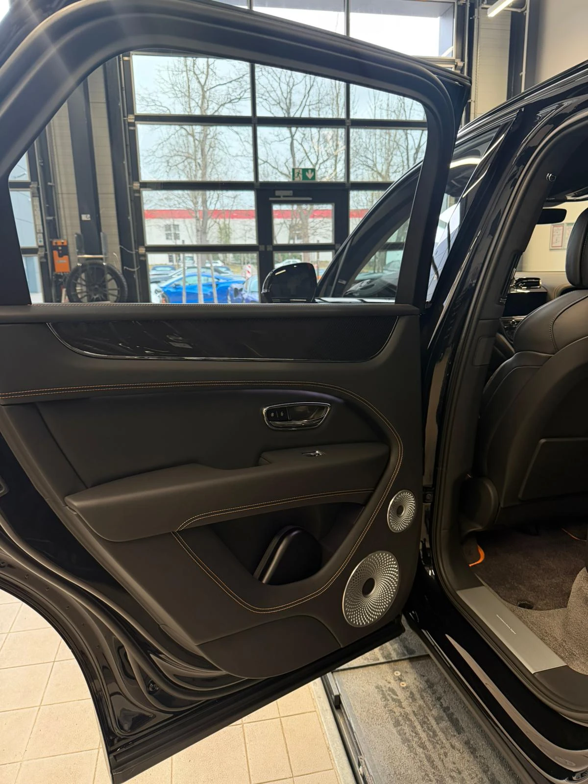 Bentley Bentayga V8 2026 / ONYX / MULLINER / FULL, снимка 7 - Автомобили и джипове - 54080908