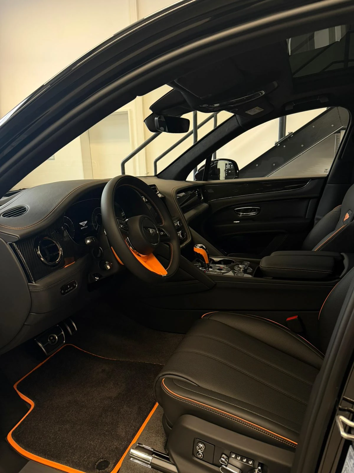 Bentley Bentayga V8 2026 / ONYX / MULLINER / FULL, снимка 4 - Автомобили и джипове - 54080908