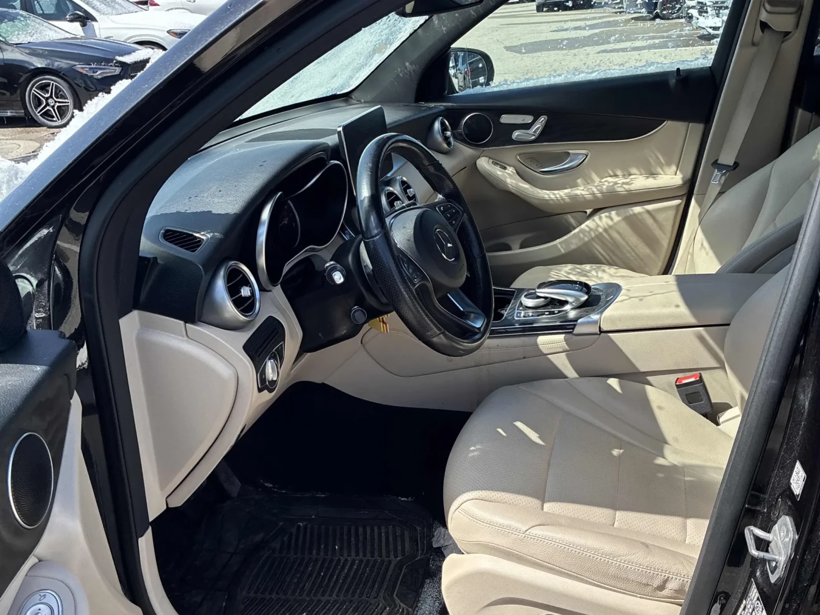 Mercedes-Benz GLC 300 AMG* PACK* ПОДГРЕВ* КАМЕРА* КЕЙЛЕС* ПАНОРАМА* , снимка 6 - Автомобили и джипове - 54146607