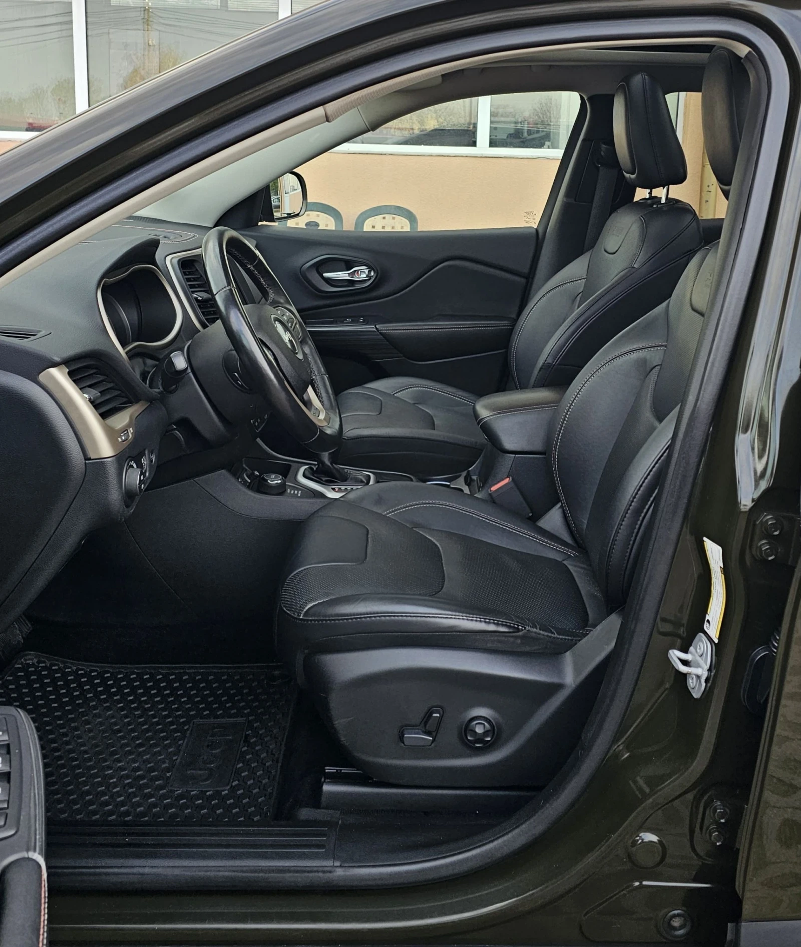 Jeep Cherokee 2.2 4WD 75th Aniversary Edition 200к.с. Keyless, снимка 7 - Автомобили и джипове - 54197162