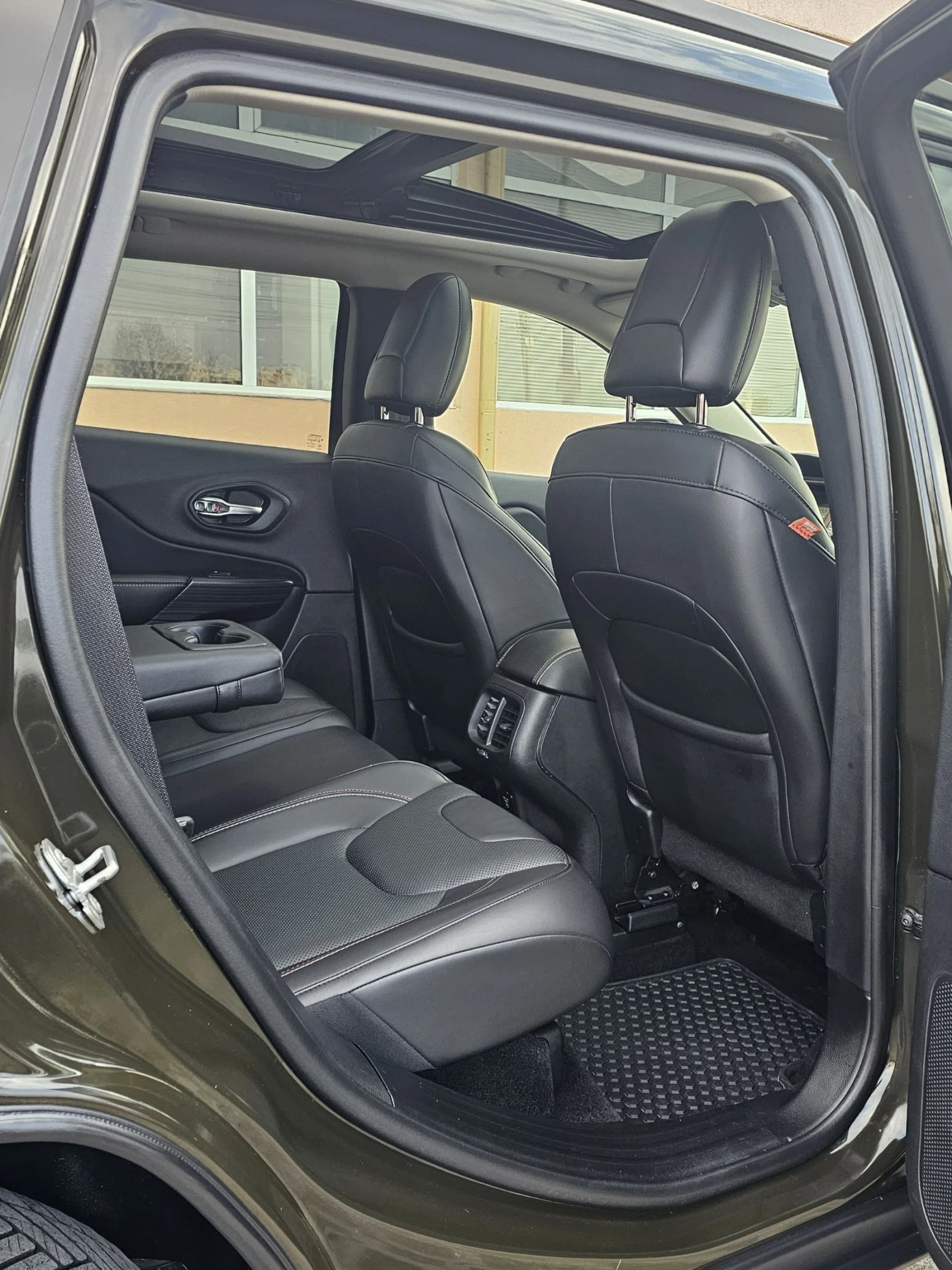 Jeep Cherokee 2.2 4WD 75th Aniversary Edition 200к.с. Keyless, снимка 9 - Автомобили и джипове - 54197162