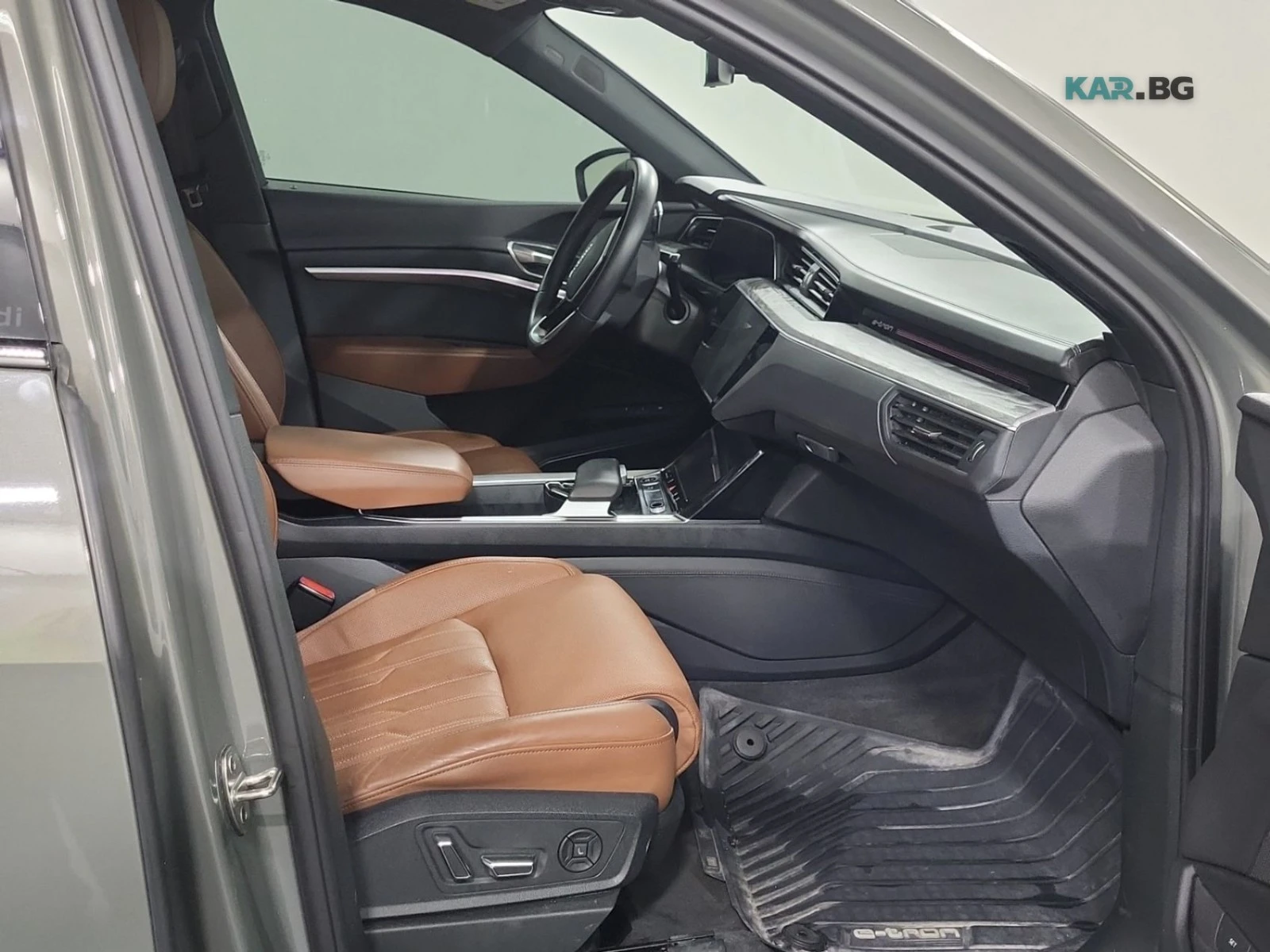 Audi Q8 * AвтоКредит * (ЦЕНА ДО БГ), снимка 15 - Автомобили и джипове - 55177953