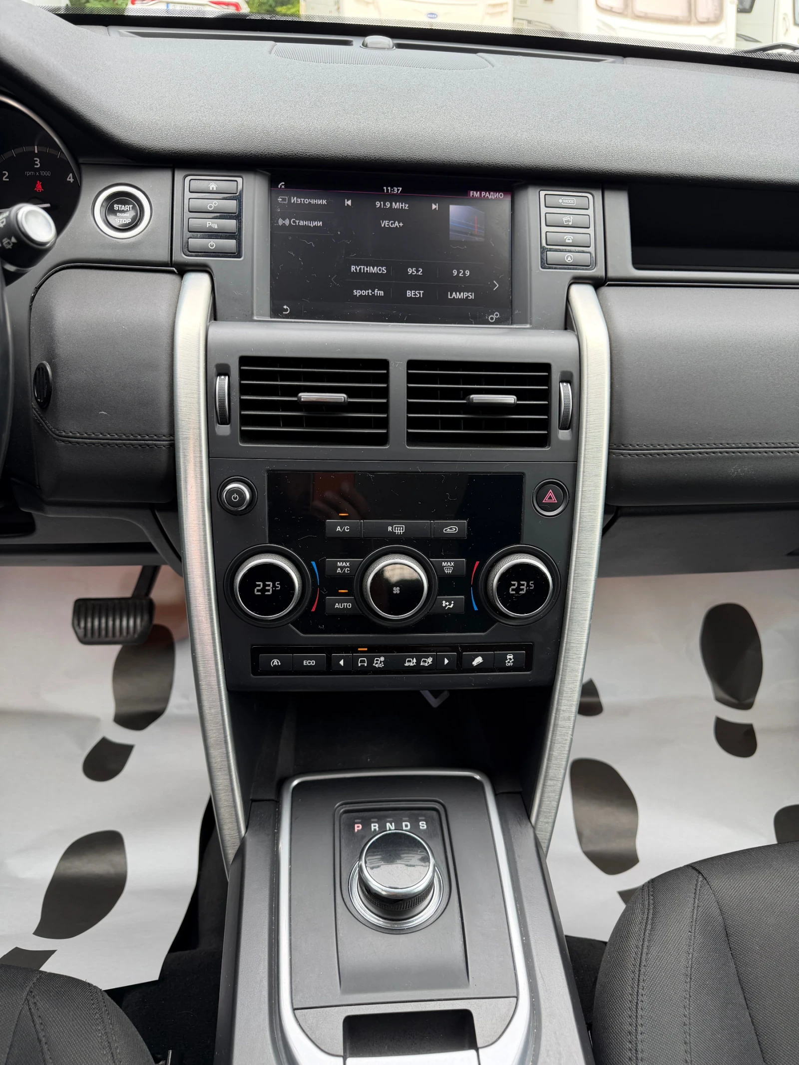 Land Rover Discovery Sport 2.0Td4/4x4/150ps, снимка 10 - Автомобили и джипове - 56160955