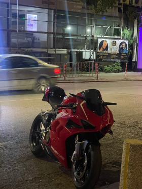 Ducati Panigale V4, снимка 2