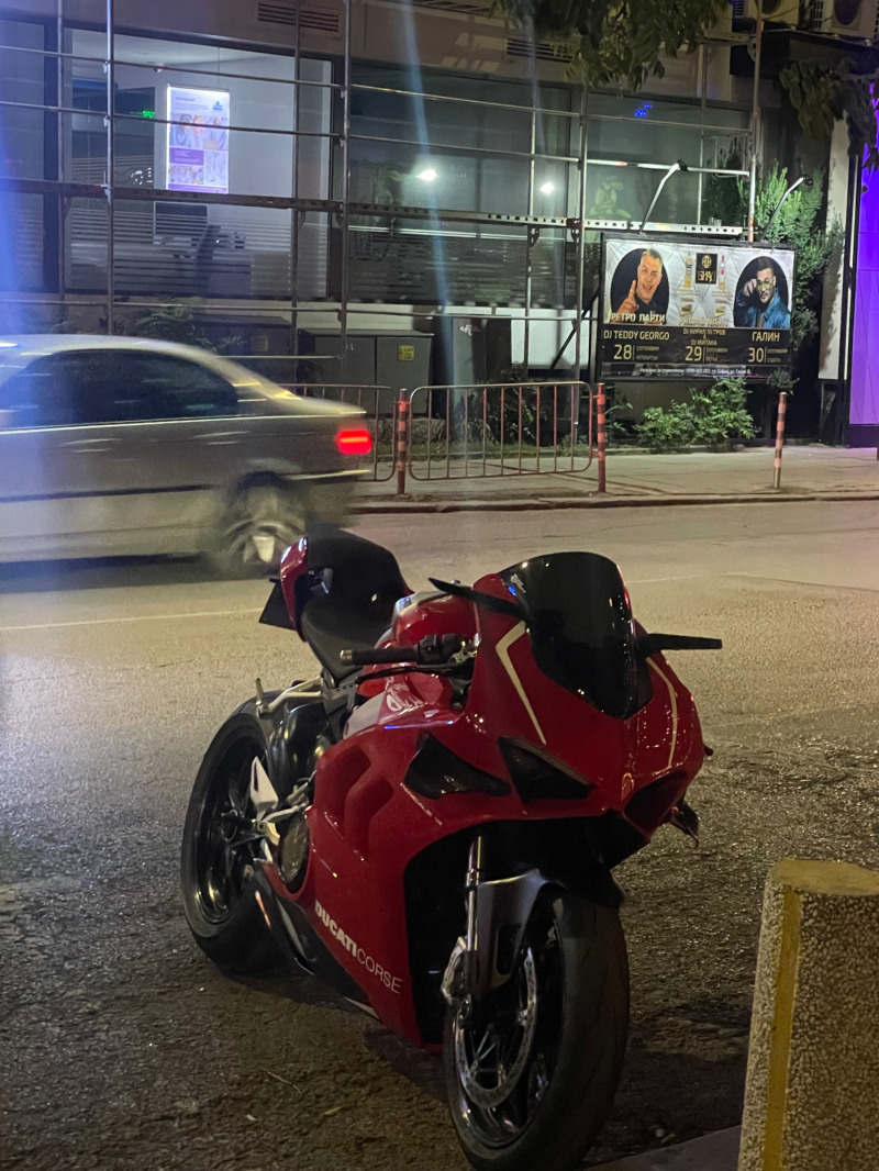 Ducati Panigale V4, снимка 2 - Мотоциклети и мототехника - 44984512