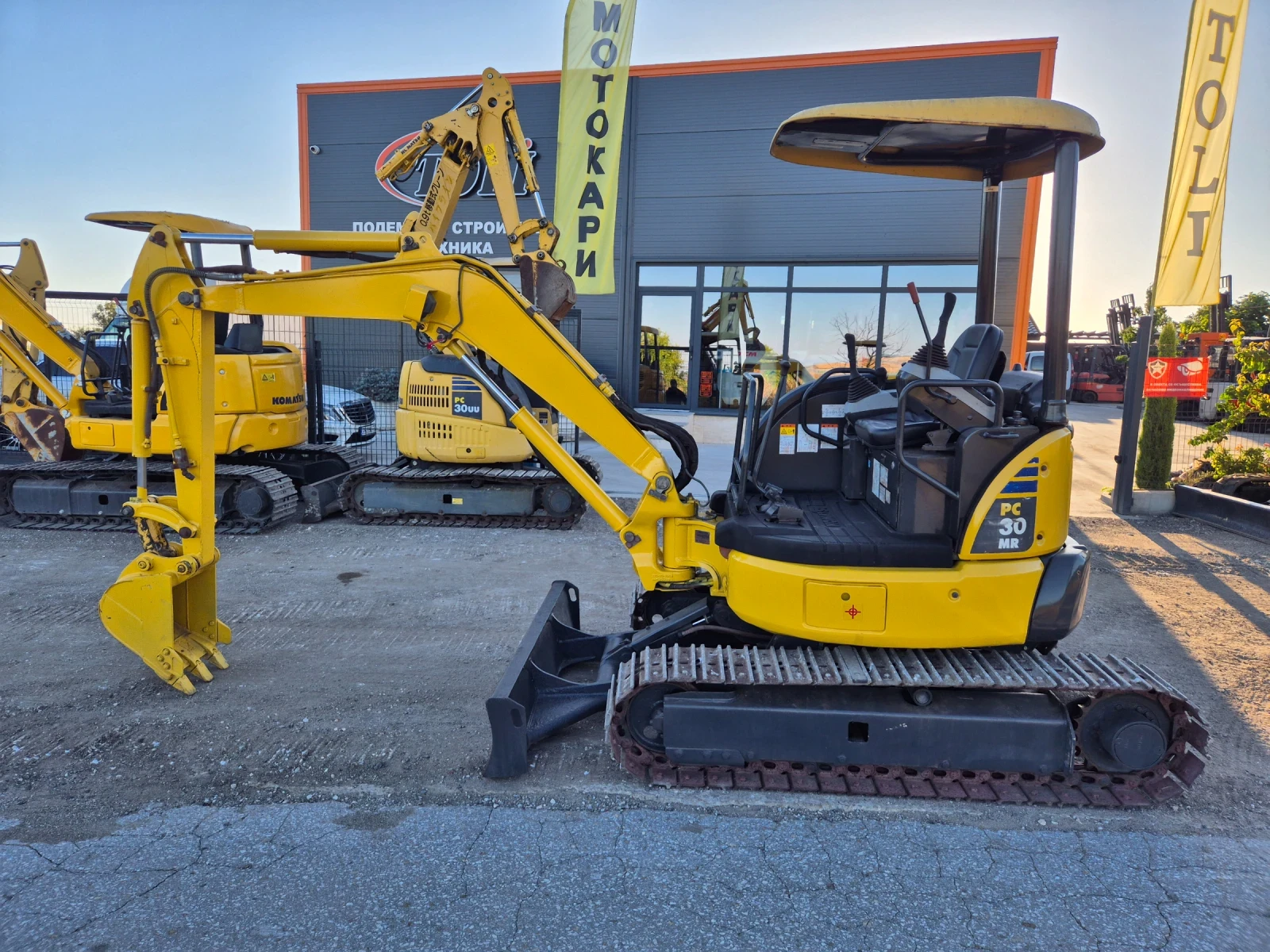 Багер Komatsu 3 тонен* ИЗВОДИ ЗА ЧУК* ПЕРФЕКТЕН / НАЛИЧЕН ! - изображение 2