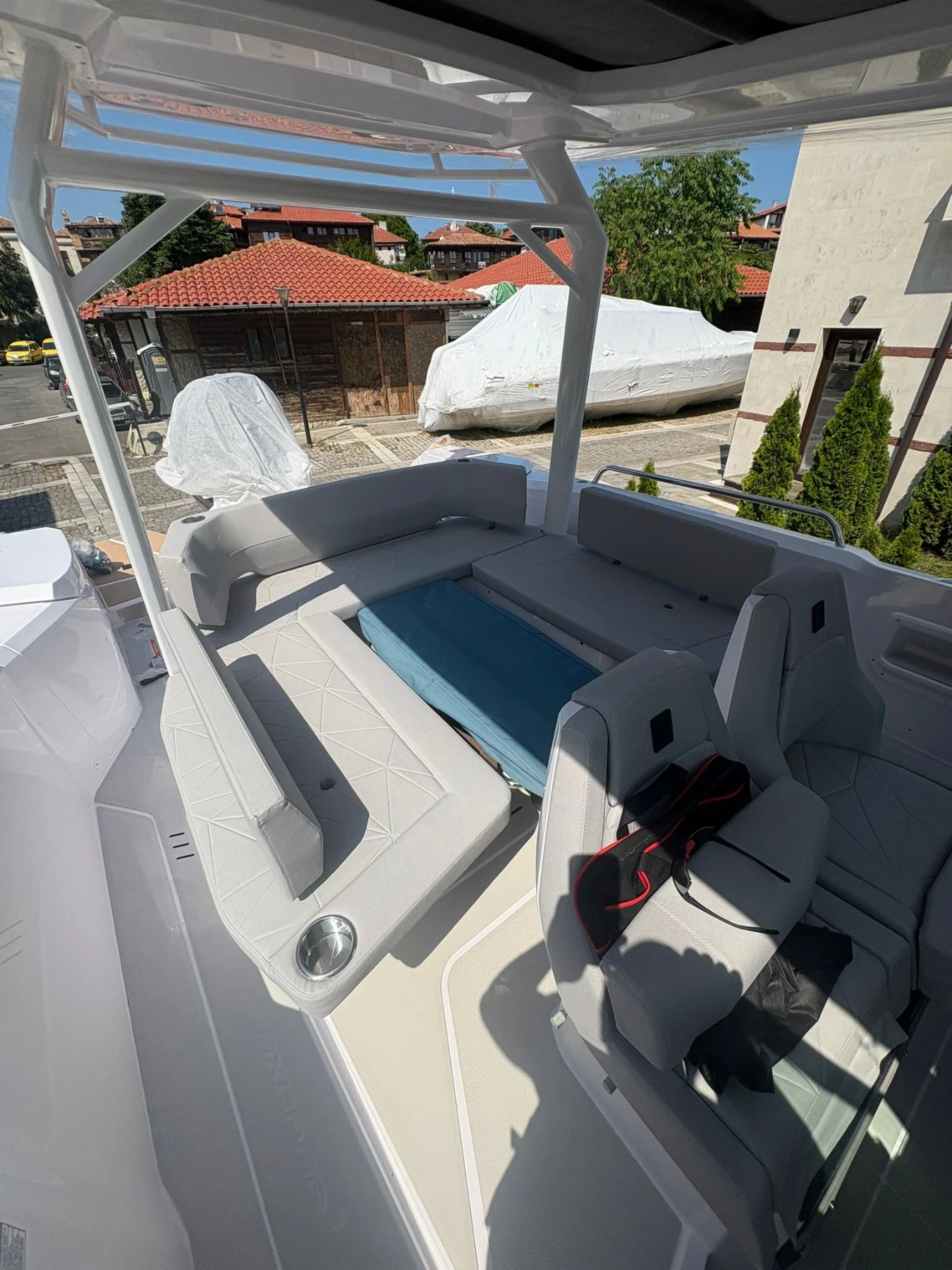 Моторна яхта Axopar 29 Sun Top - изображение 4