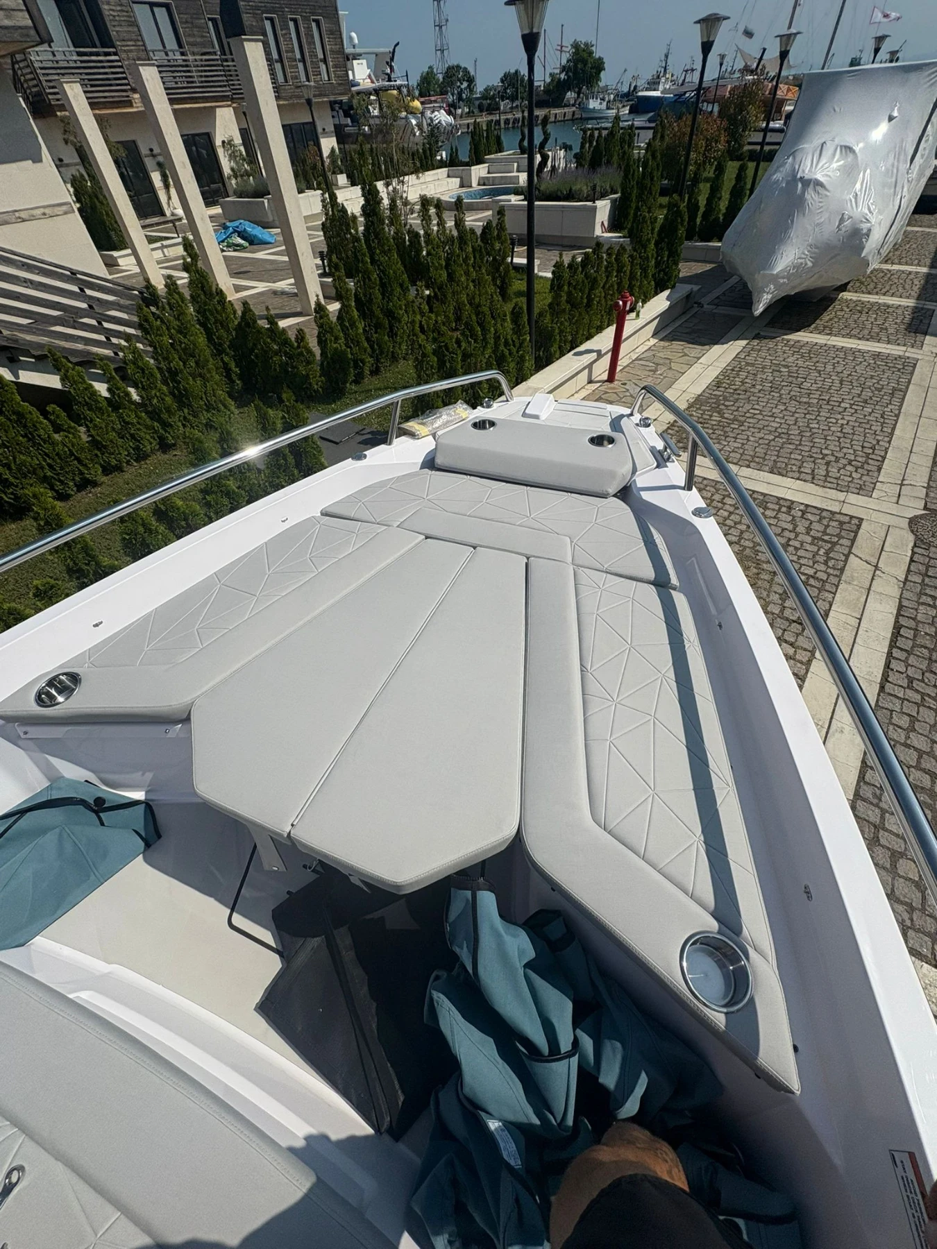 Моторна яхта Axopar 29 Sun Top - изображение 9