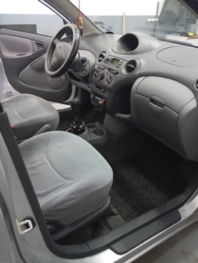 Toyota Yaris 1.0 vvt-i 4 врати, снимка 10