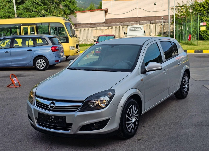 Opel Astra 1.4i 90hp Facelift, снимка 2 - Автомобили и джипове - 46333853