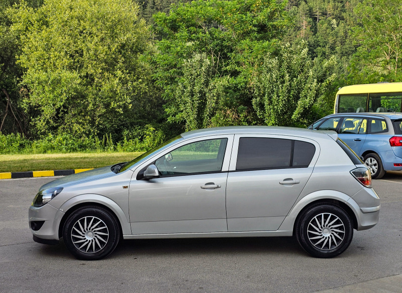 Opel Astra 1.4i 90hp Facelift, снимка 3 - Автомобили и джипове - 46333853