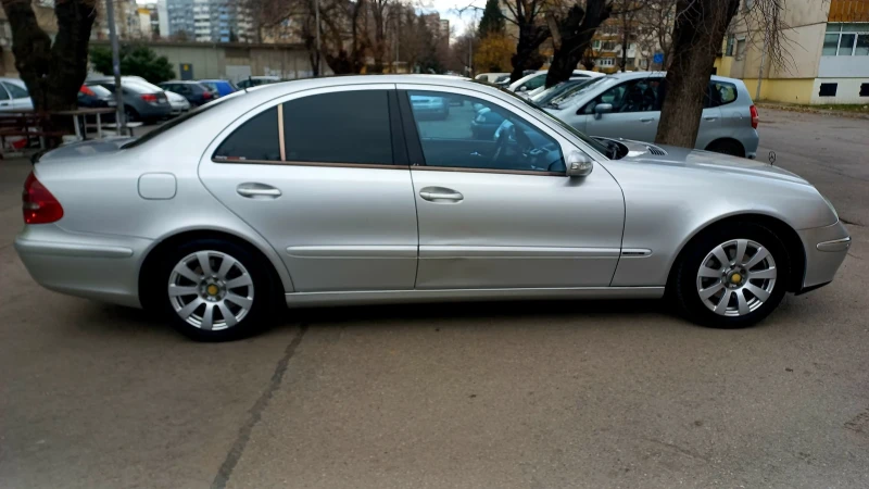 Mercedes-Benz E 220, снимка 4 - Автомобили и джипове - 48484742