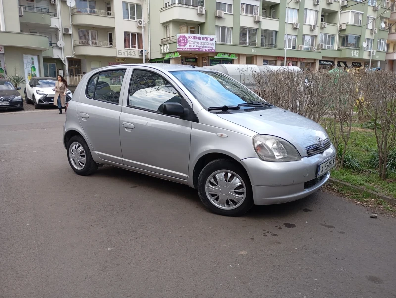 Toyota Yaris 1.0 vvt-i 4 врати, снимка 17 - Автомобили и джипове - 49143680