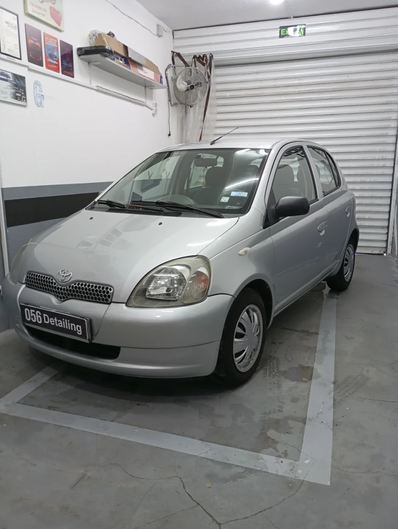 Toyota Yaris 1.0 vvt-i 4 врати, снимка 1 - Автомобили и джипове - 49143680