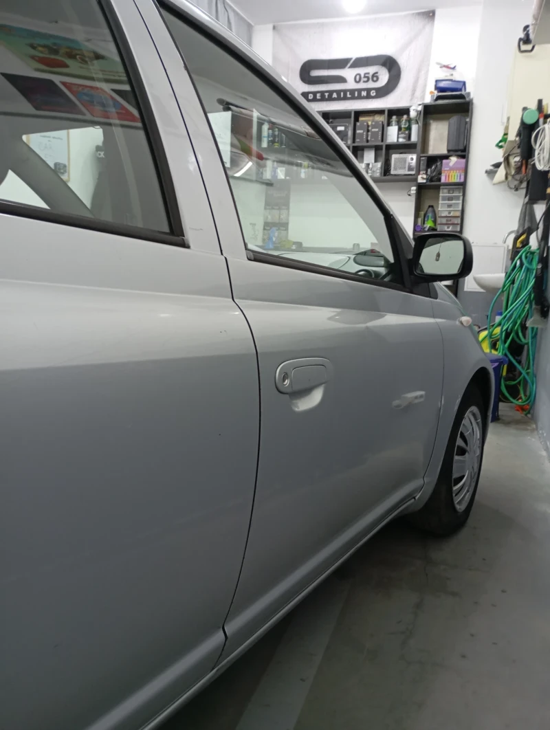 Toyota Yaris 1.0 vvt-i 4 врати, снимка 5 - Автомобили и джипове - 49143680