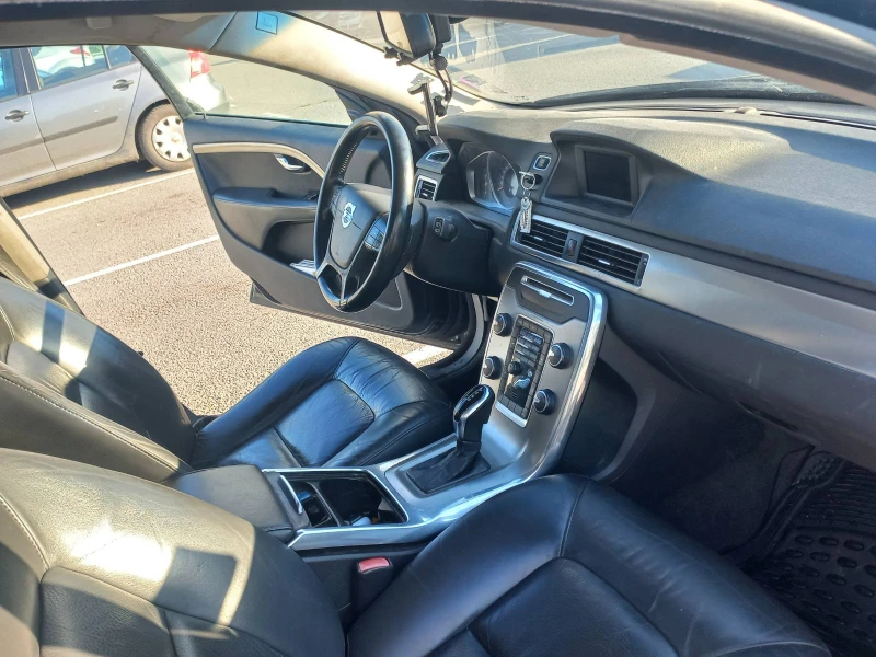 Volvo V70 T5, снимка 8 - Автомобили и джипове - 52244289