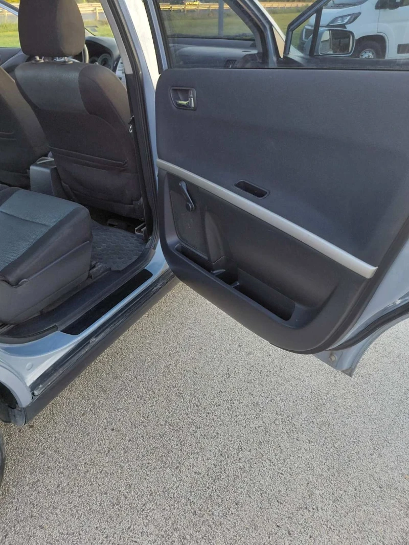 Toyota Corolla verso, снимка 13 - Автомобили и джипове - 52532129