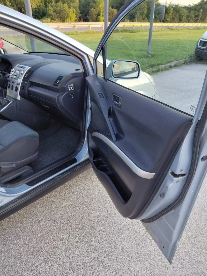 Toyota Corolla verso, снимка 8 - Автомобили и джипове - 52532129