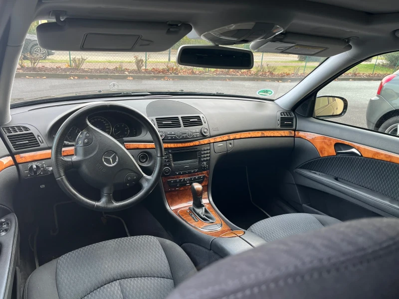 Mercedes-Benz E 220, снимка 7 - Автомобили и джипове - 52621742
