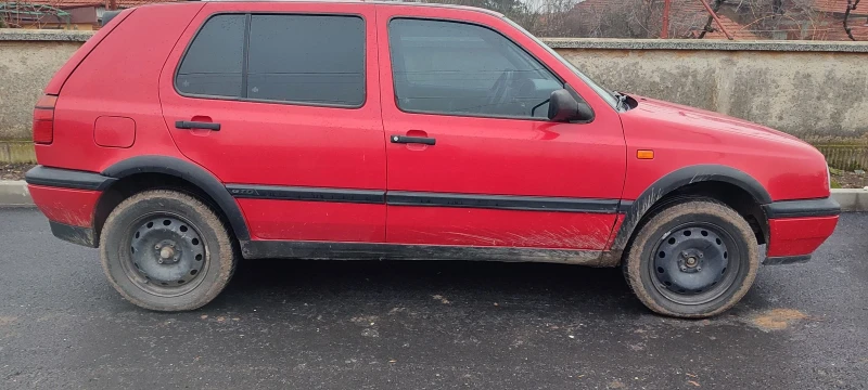 VW Golf 1.9, снимка 4 - Автомобили и джипове - 52606077