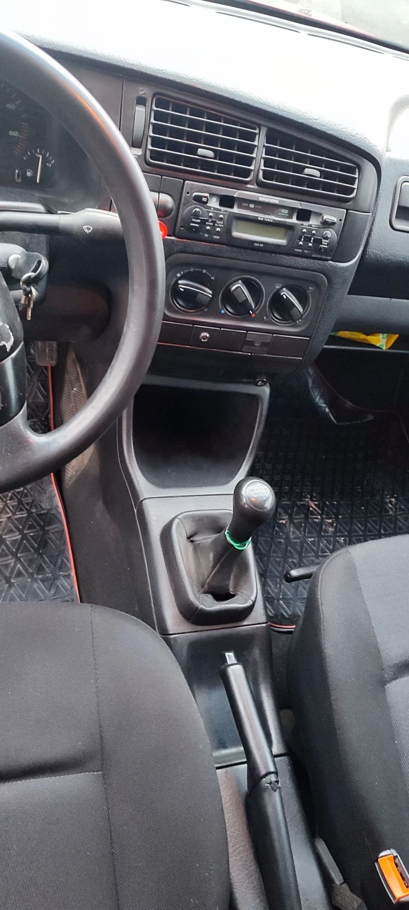 VW Golf 1.9, снимка 7 - Автомобили и джипове - 52606077