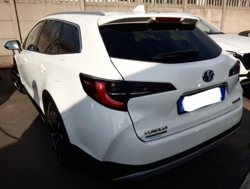 Toyota Corolla Trek 2.0 Хибрид 184к.с 09.2022г, снимка 4 - Автомобили и джипове - 52724155