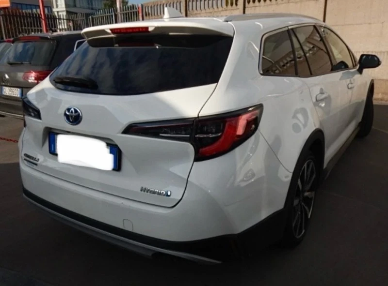 Toyota Corolla Trek 2.0 Хибрид 184к.с 09.2022г, снимка 3 - Автомобили и джипове - 52724155