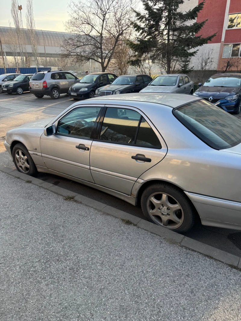 Mercedes-Benz C 200, снимка 4 - Автомобили и джипове - 52838325