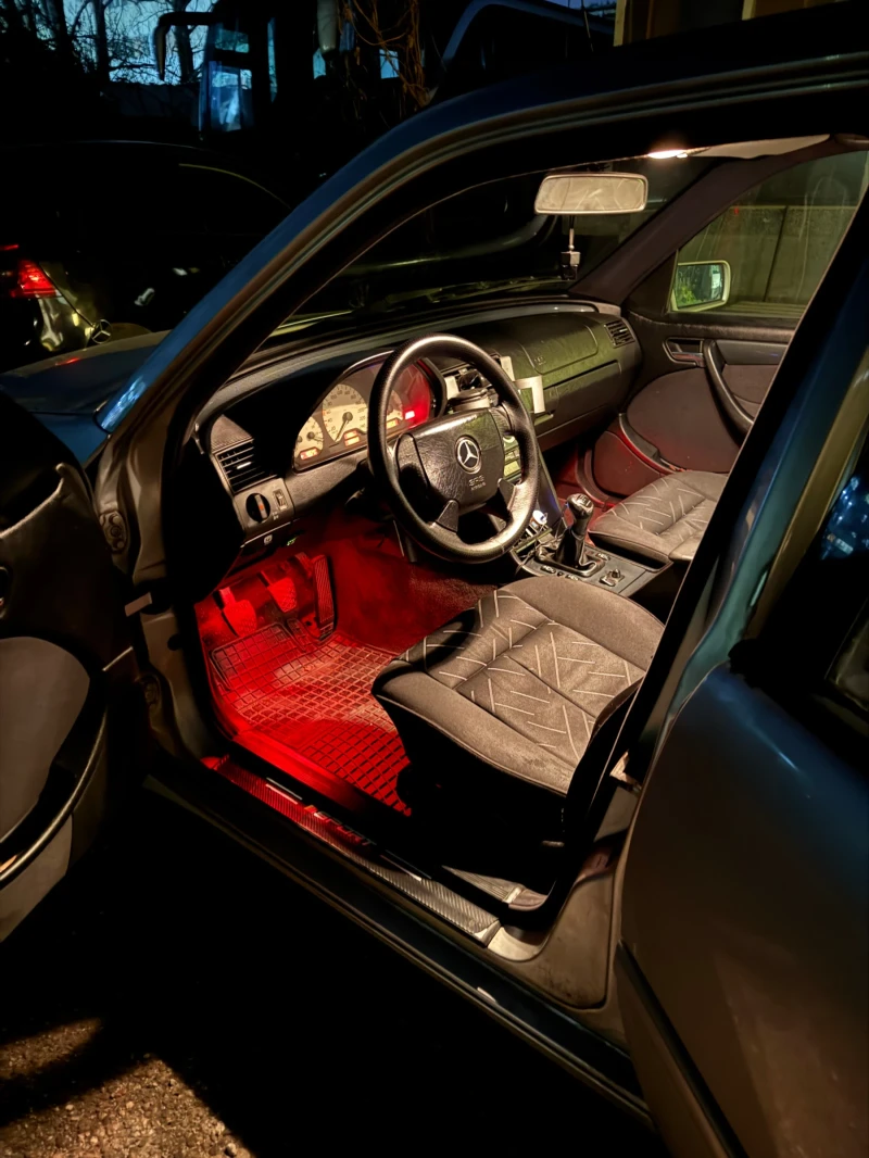 Mercedes-Benz C 200, снимка 3 - Автомобили и джипове - 52838325