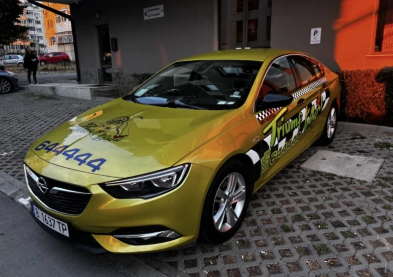 Opel Insignia Grand Sport , снимка 2 - Автомобили и джипове - 52952401