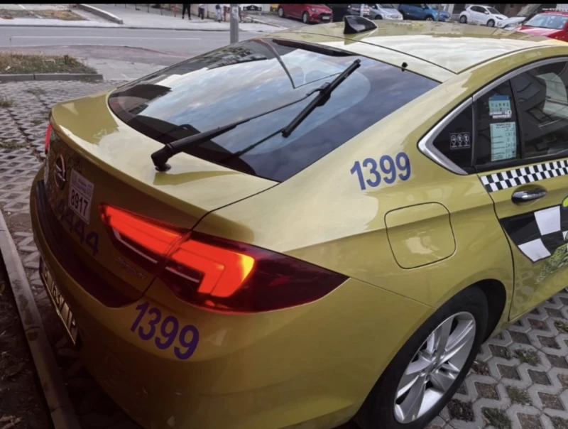 Opel Insignia Grand Sport , снимка 9 - Автомобили и джипове - 52952401