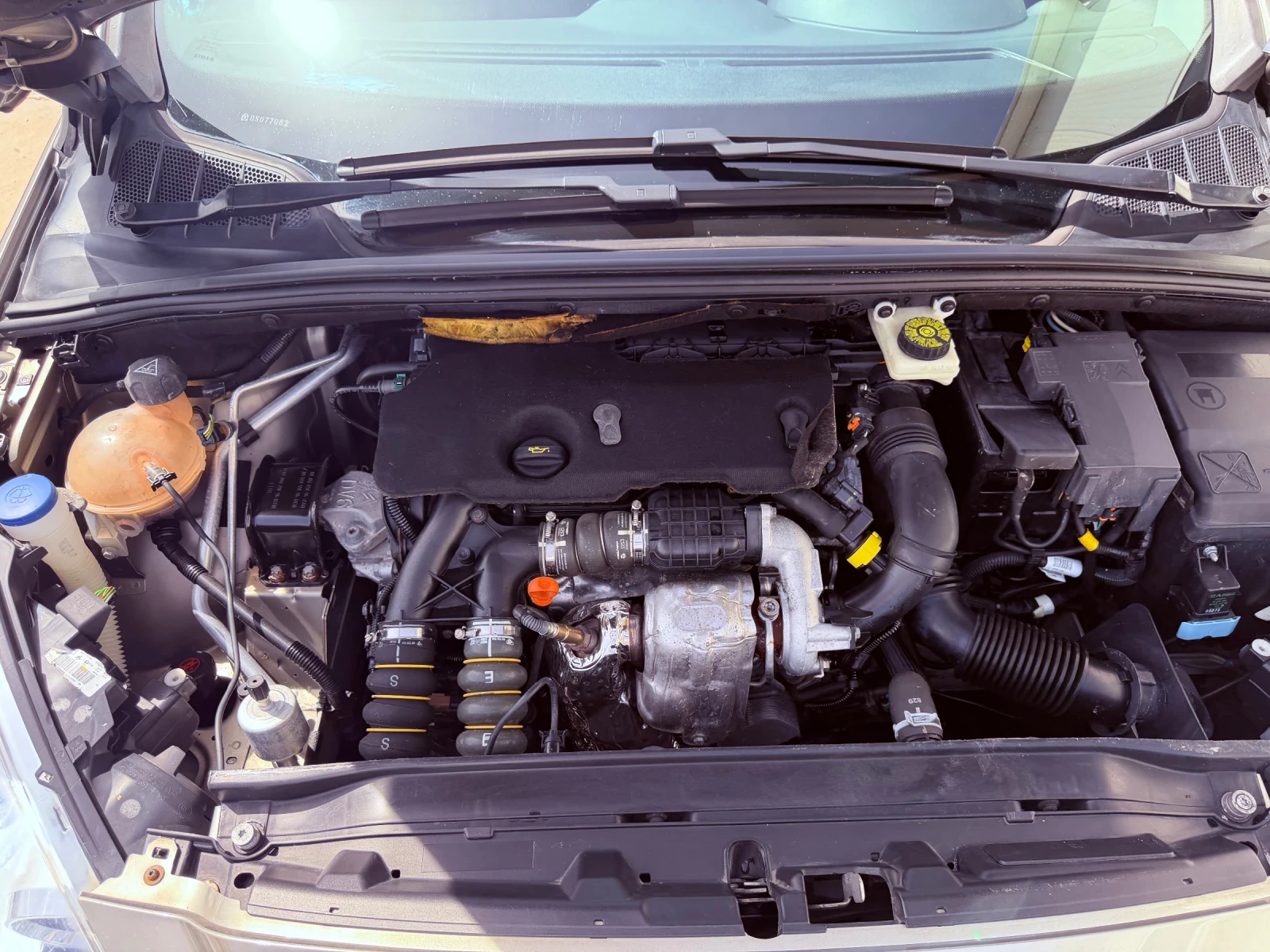 Peugeot 308 1.6hdi * 150000km* NOVA* , снимка 17 - Автомобили и джипове - 42453474