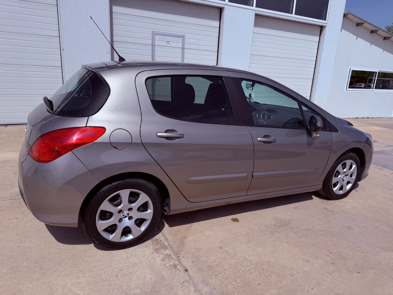Peugeot 308 1.6hdi * 150000km* NOVA* , снимка 13 - Автомобили и джипове - 42453474