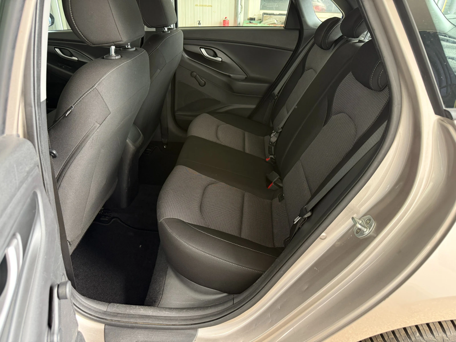 Hyundai I30 1.4I* 99к.с* 6ск* LED* СЕРВИЗНА КНИЖКА С ПЪЛНА ИСТ - изображение 9