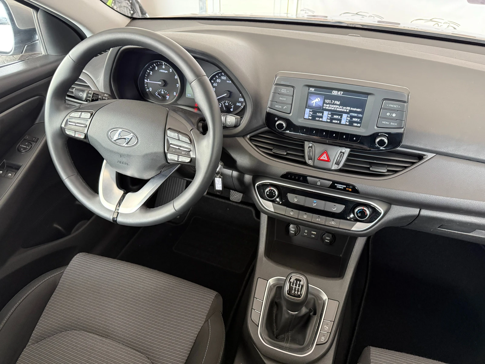 Hyundai I30 1.4I* 99.* 6* LED*      | Mobile.bg   12