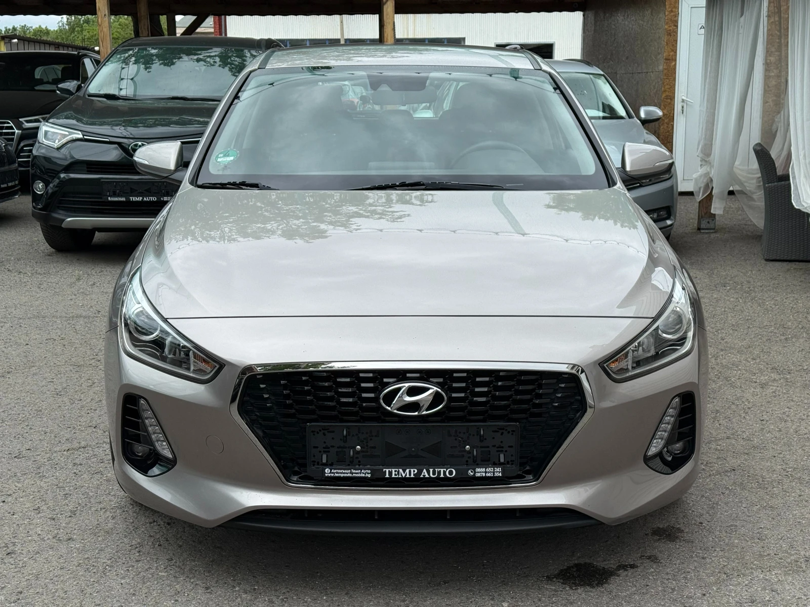 Hyundai I30 1.4I* 99к.с* 6ск* LED* СЕРВИЗНА КНИЖКА С ПЪЛНА ИСТ - изображение 2