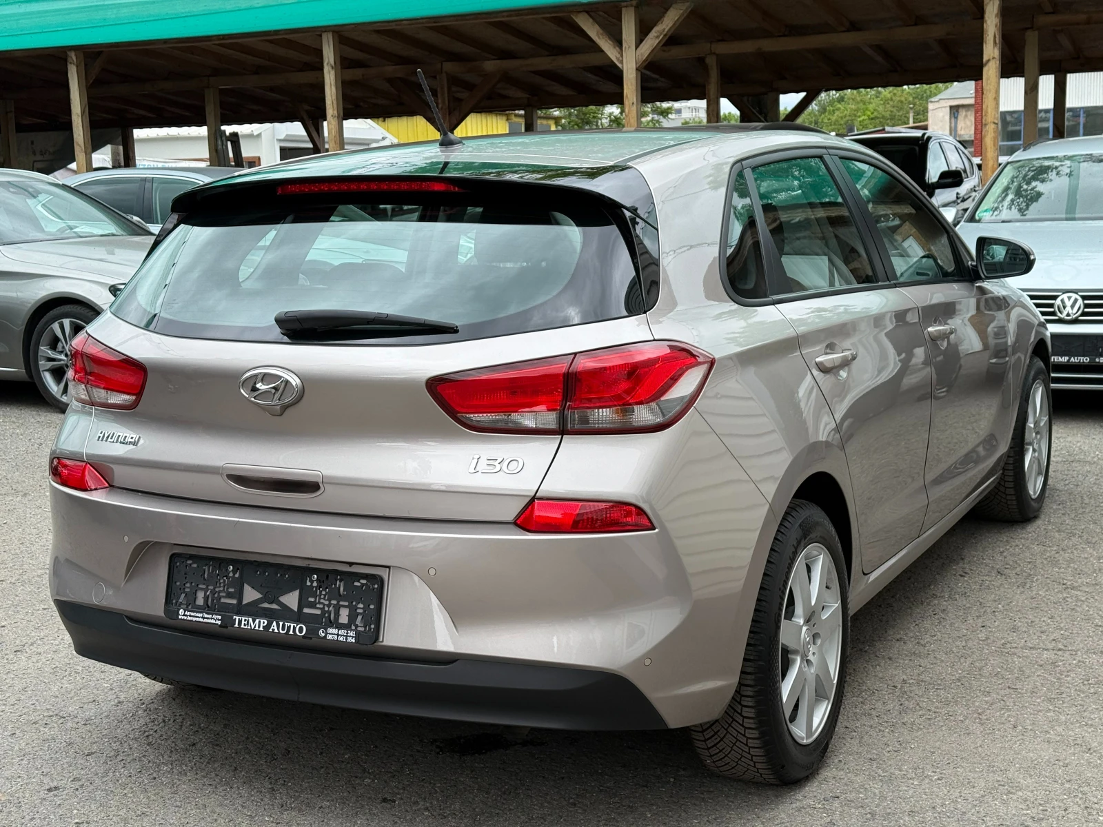 Hyundai I30 1.4I* 99к.с* 6ск* LED* СЕРВИЗНА КНИЖКА С ПЪЛНА ИСТ - изображение 5