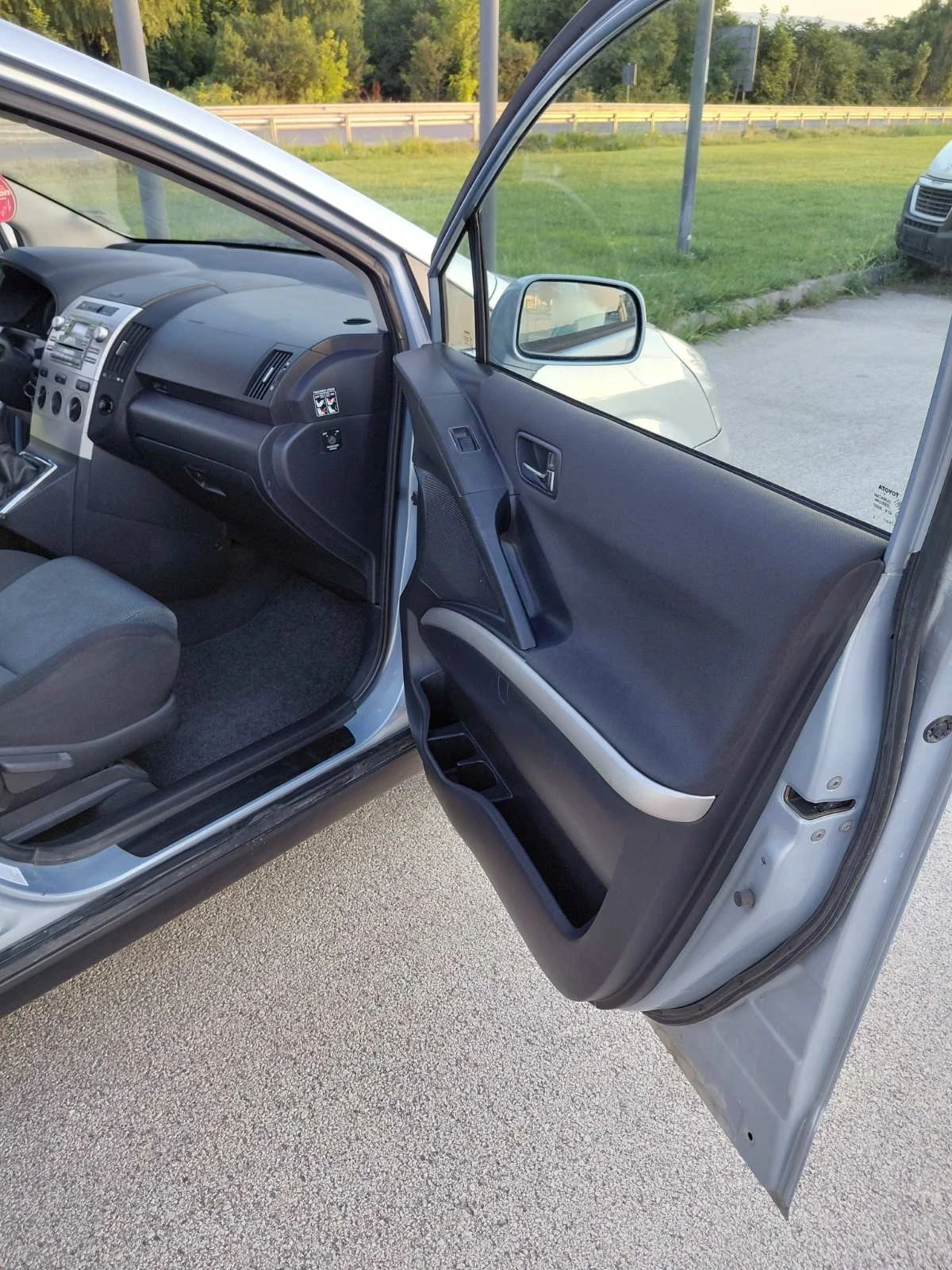 Toyota Corolla verso  - изображение 8