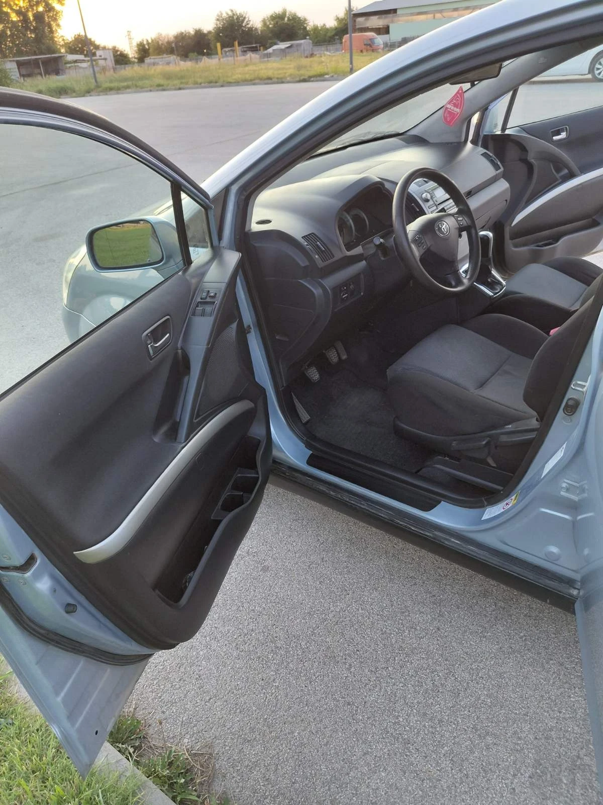 Toyota Corolla verso  - изображение 7