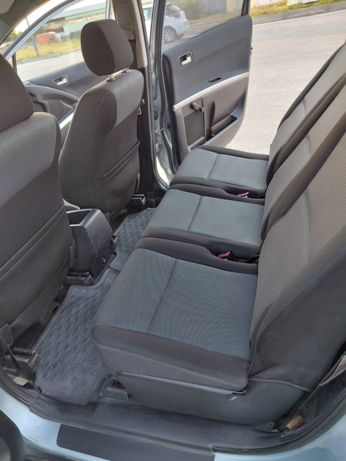 Toyota Corolla verso  - изображение 10