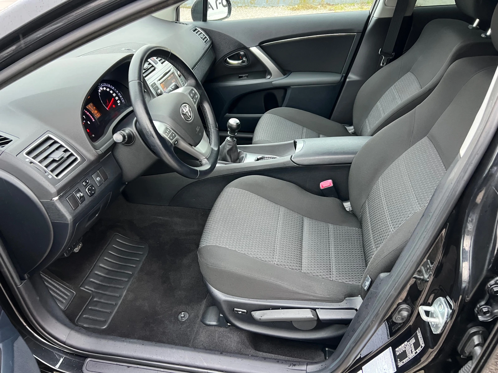 Toyota Avensis 1.8-NAVI FULL - изображение 9