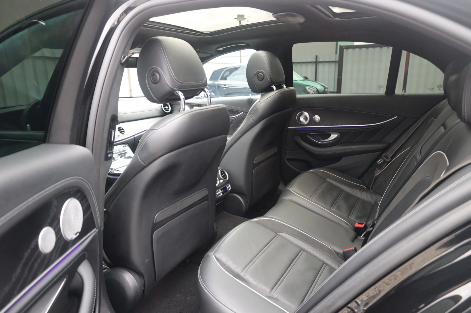 Mercedes-Benz E 63 AMG S 4Matic KERAMIK AIR Pano MASSAGE 360  3D BURM, снимка 10 - Автомобили и джипове - 53734029