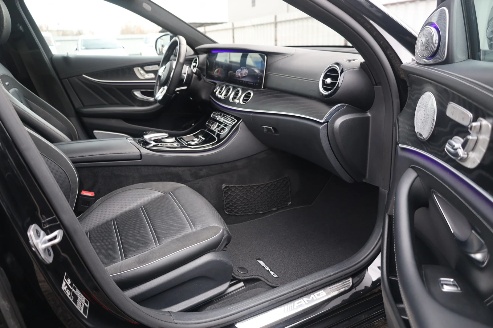 Mercedes-Benz E 63 AMG S 4Matic KERAMIK AIR Pano MASSAGE 360  3D BURM, снимка 8 - Автомобили и джипове - 53734029